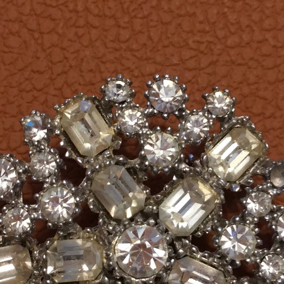 Vintage Brooch with Round and Baguette Stones - Picture 3 of 3